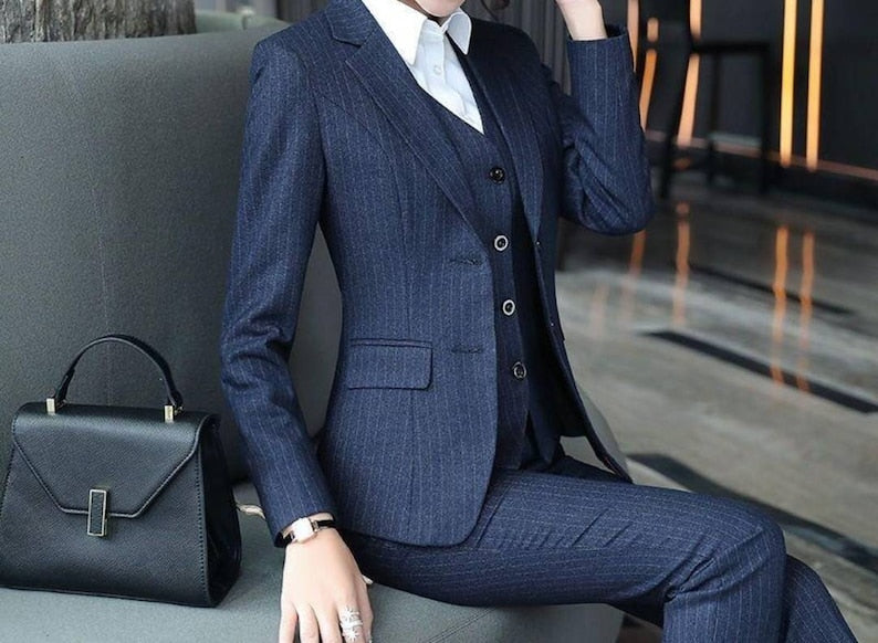 Trajes de pantalón de tres piezas a rayas azul marino, trajes formales de rayas con blazer de dos botones, chaleco y pantalón, trajes de boda, trajes formales de oficina 