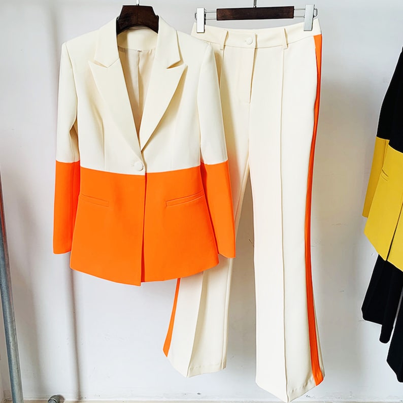 Conjunto de blazer ajustado rosa intenso beige claro con bloques de color para mujer + pantalón acampanado entallado de tiro medio alto, traje de oficina, traje formal a juego. 