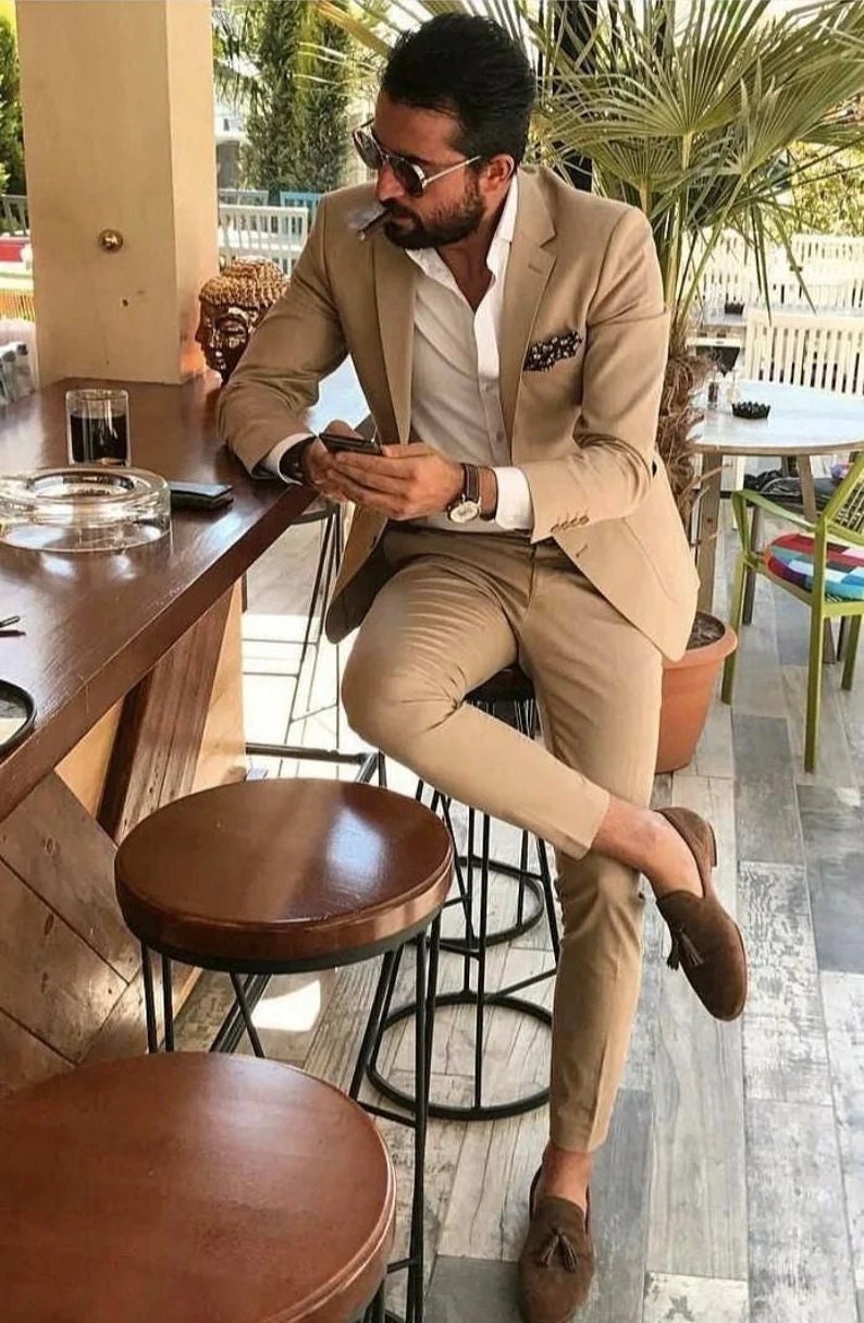 Trajes de lujo para hombre, color marfil claro, 2 piezas, corte entallado, trajes formales de moda, trajes de novio para boda, trajes de fiesta, trajes a medida 