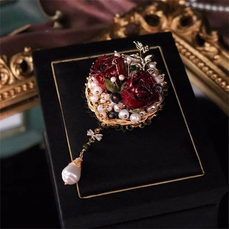 Broche de flor de rosa con ojal, prendedor de solapa con flor roja, accesorio elegante para hombre, prendedor para traje, broche vintage de flor eterna. 