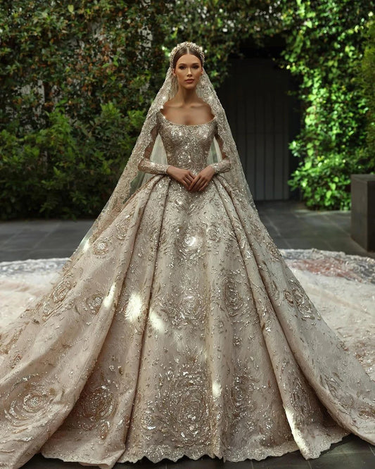 Elegante vestido de novia color marfil bordado con lentejuelas y apliques de encaje - Vestido de novia de longitud catedral con cola larga 
