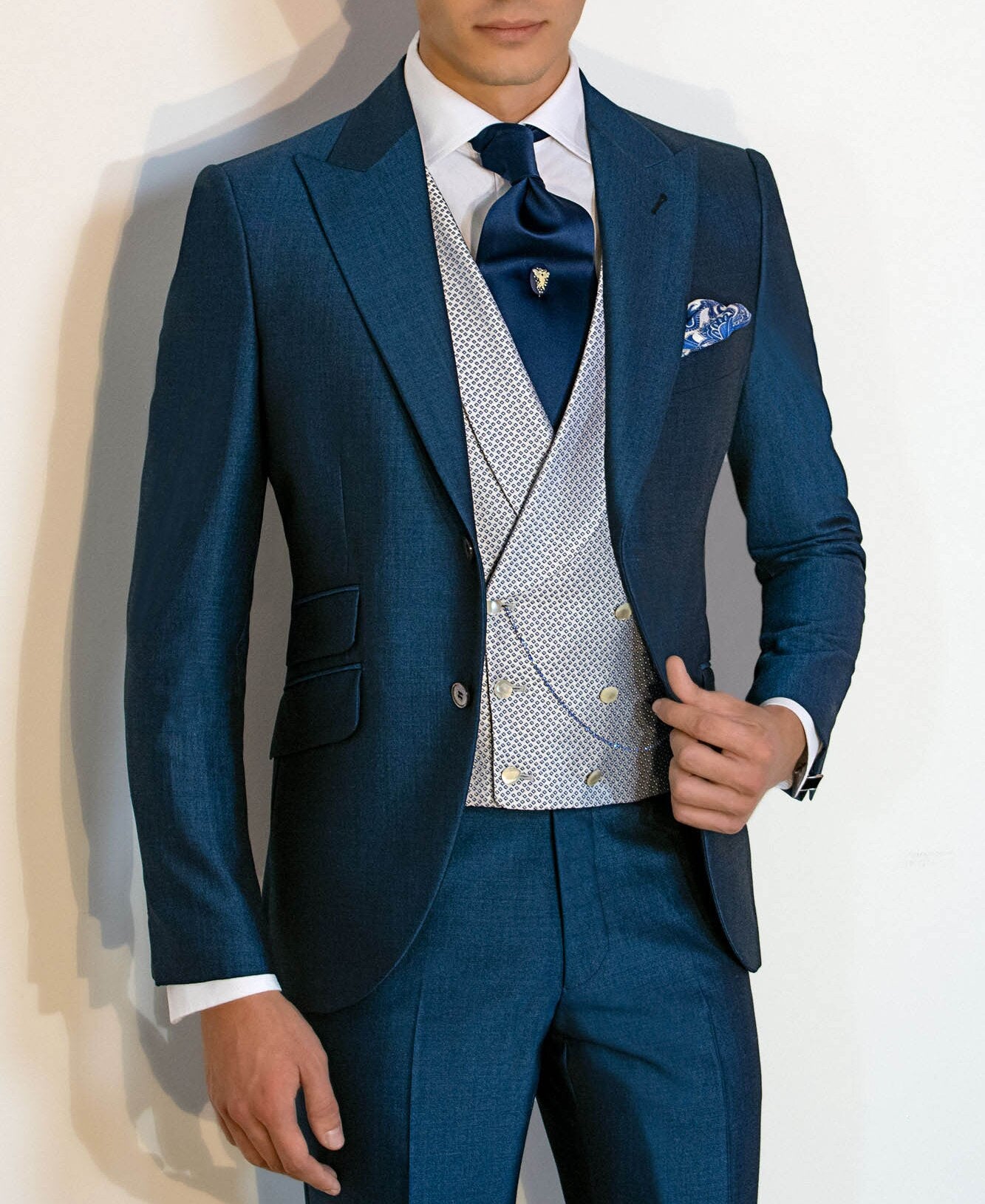 Blue Peak Lapel One-Button Groom Suit Modern Fitted Bespoke Tuxedos Men 2-Piece Jacket+Pants Trajes De Hombre
