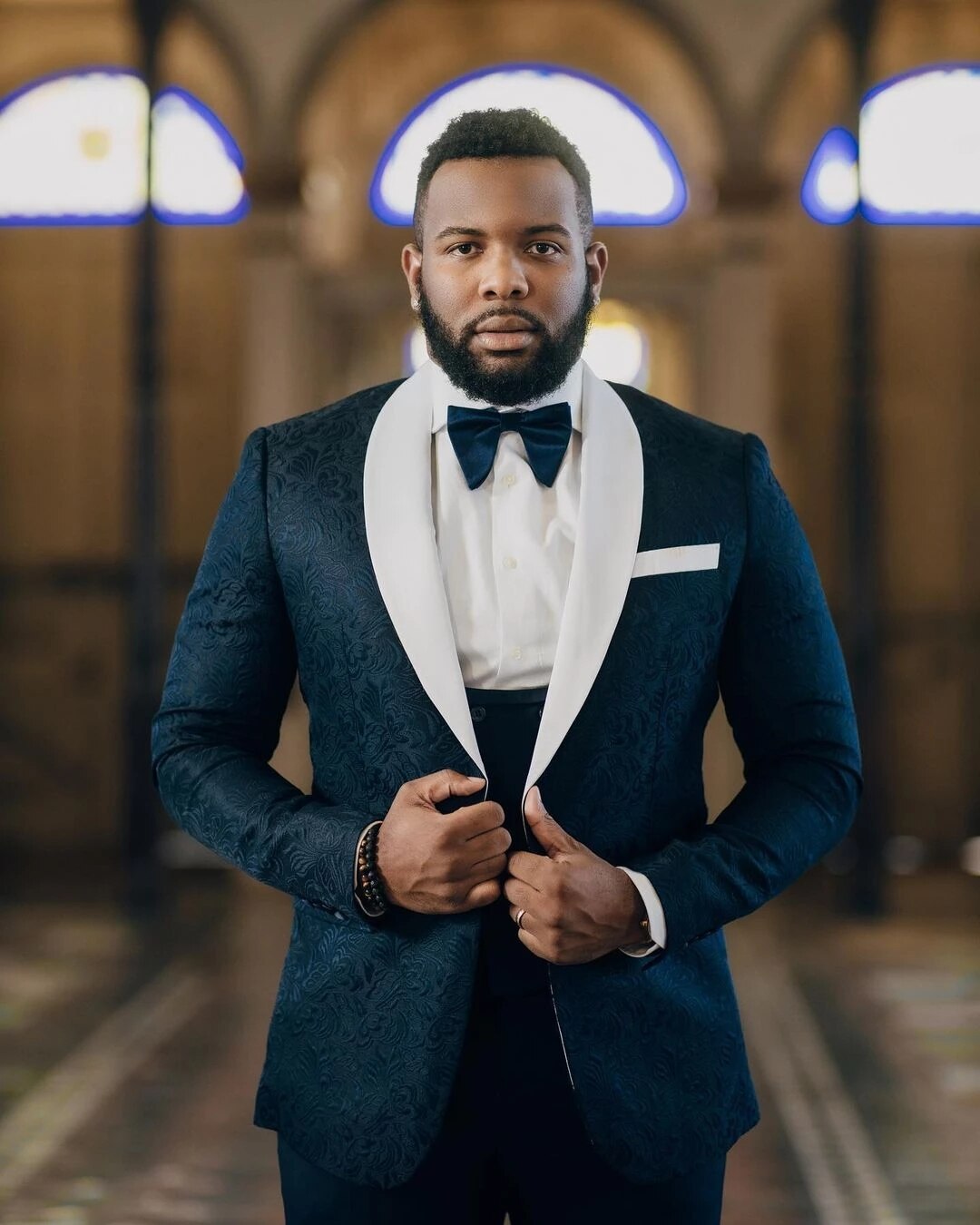 Traje de boda azul marino para hombre, solapa blanca, esmoquin personalizado para graduación, blazer entallado de 3 piezas (chaqueta, pantalón y chaleco). 