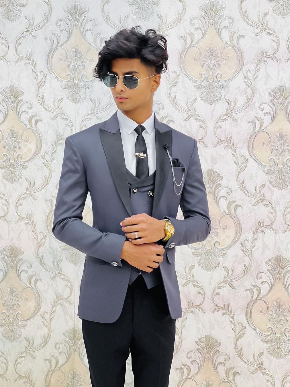 Traje de lujo para hombre para boda, conjunto de blazer gris de 3 piezas, corte entallado, talla personalizada, esmoquin para hombre, vestido de graduación (chaqueta, pantalón y chaleco) 