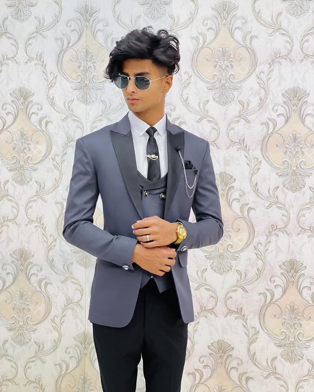 Traje de lujo para hombre para boda, conjunto de blazer gris de 3 piezas, corte entallado, talla personalizada, esmoquin para hombre, vestido de graduación (chaqueta, pantalón y chaleco) 