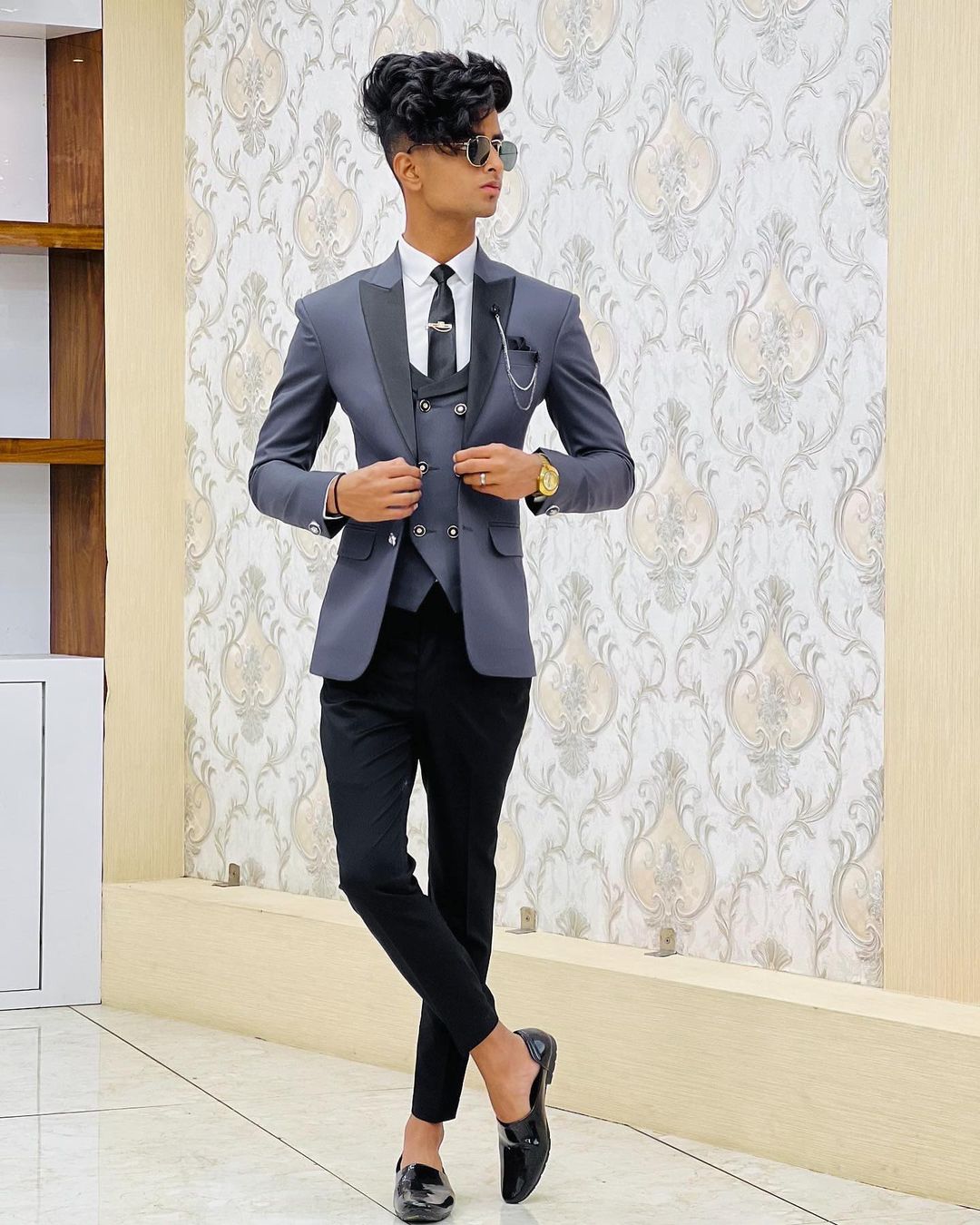 Traje de lujo para hombre para boda, conjunto de blazer gris de 3 piezas, corte entallado, talla personalizada, esmoquin para hombre, vestido de graduación (chaqueta, pantalón y chaleco) 