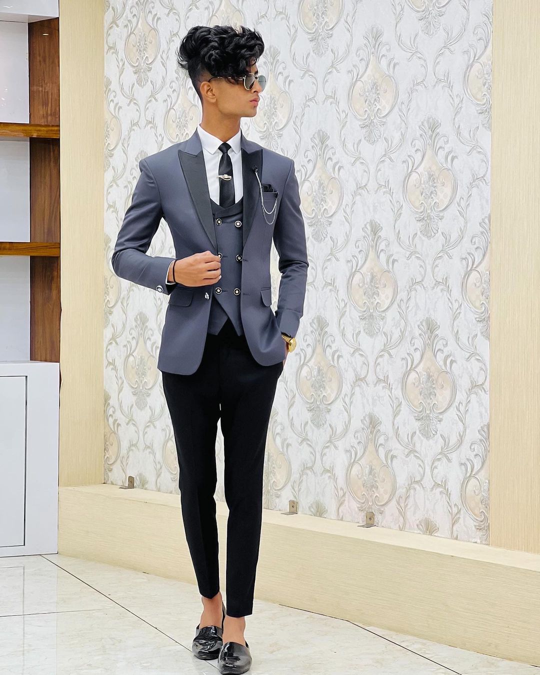 Traje de lujo para hombre para boda, conjunto de blazer gris de 3 piezas, corte entallado, talla personalizada, esmoquin para hombre, vestido de graduación (chaqueta, pantalón y chaleco) 