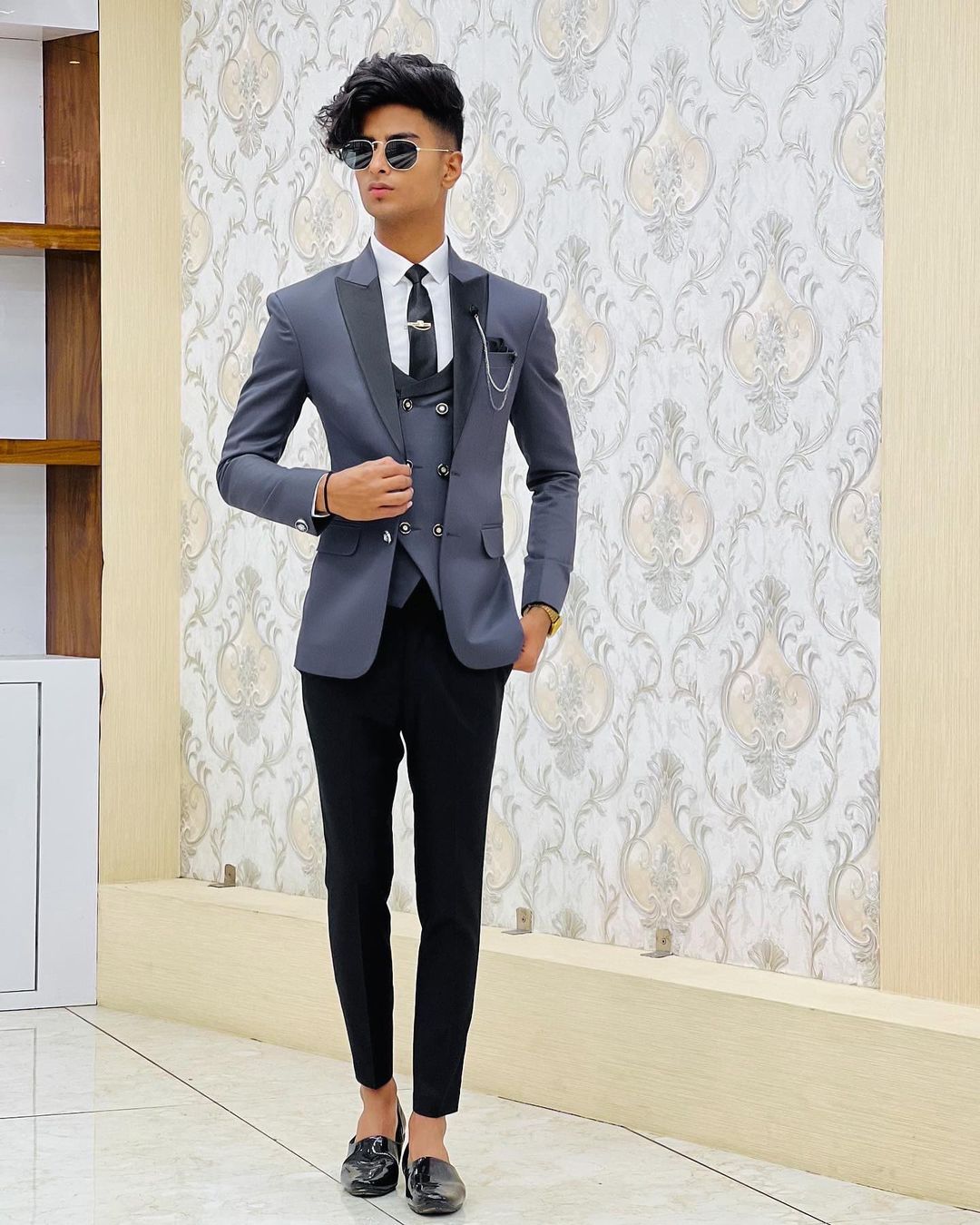 Traje de lujo para hombre para boda, conjunto de blazer gris de 3 piezas, corte entallado, talla personalizada, esmoquin para hombre, vestido de graduación (chaqueta, pantalón y chaleco) 