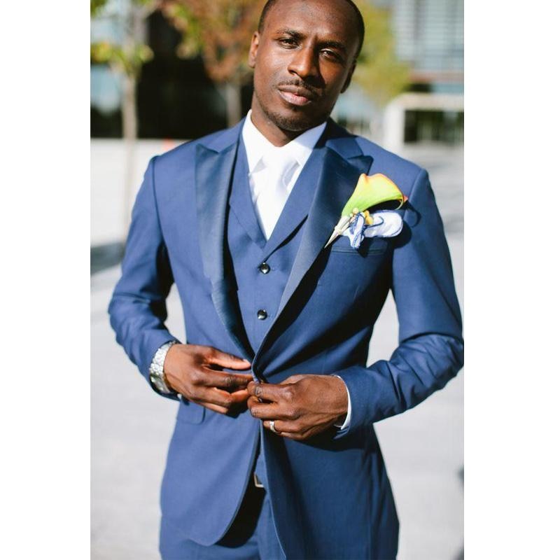 Tuksedo Pengantin Pria Biru dengan Lapel Puncak Ramping Cocok untuk Gaun Pengantin Pria Jaket Blazer Pria Luar Biasa Setelan 3 Potong (Jaket + Celana + Rompi)