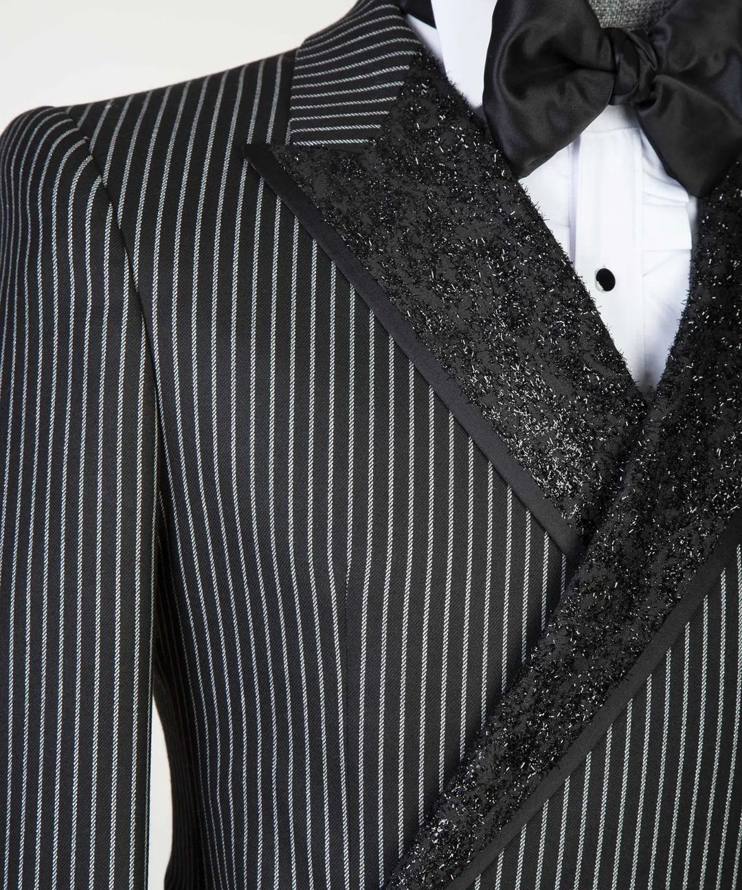Two Pieces Men Suit Tailoe-Made Pinstripe Black Sequins Lapel Pants Double Breasted Wedding Business Formal Causal Prom Tailored
