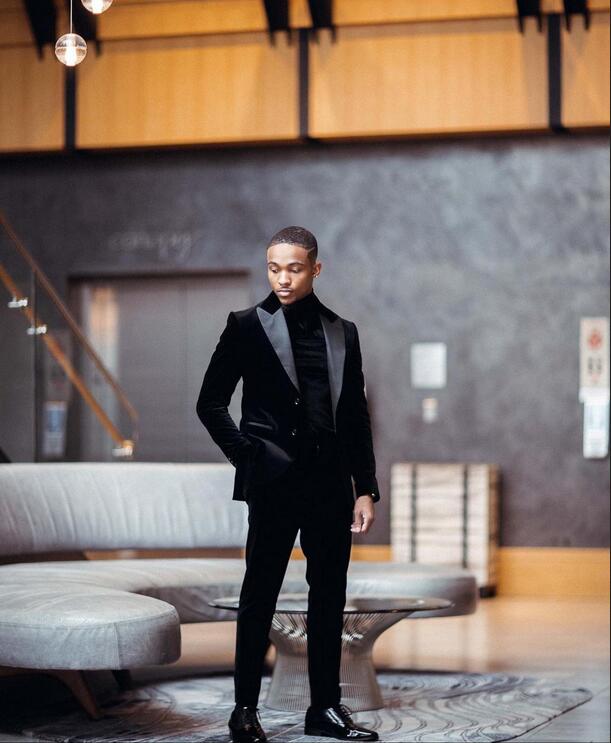 Men Suits Slim Fit Groomsmen Wedding Tuxedos 2 Pieces Sets Black Peaked Lapel Blazers Formal Suit With Jacket And Pants
